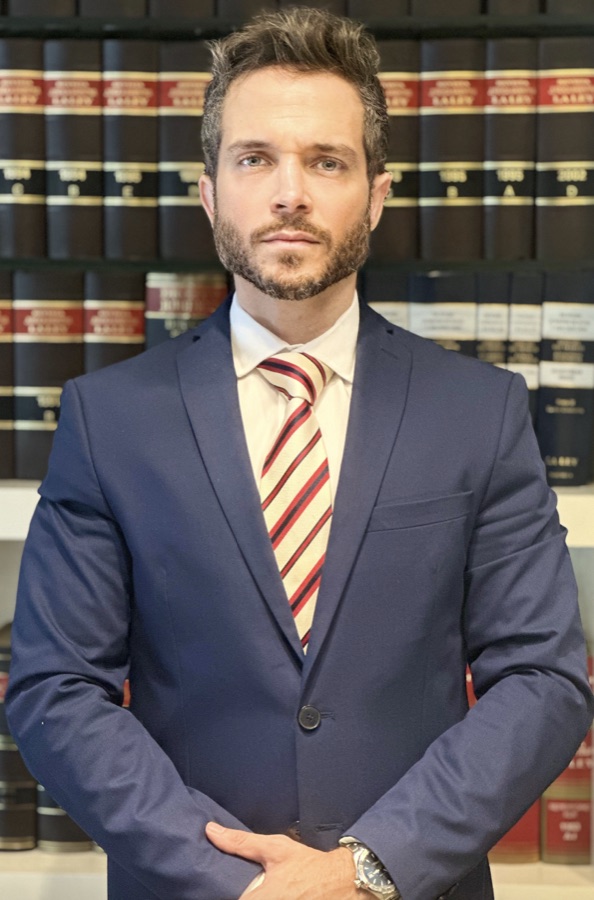 Matías Christian García Climent, abogado, en el estudio